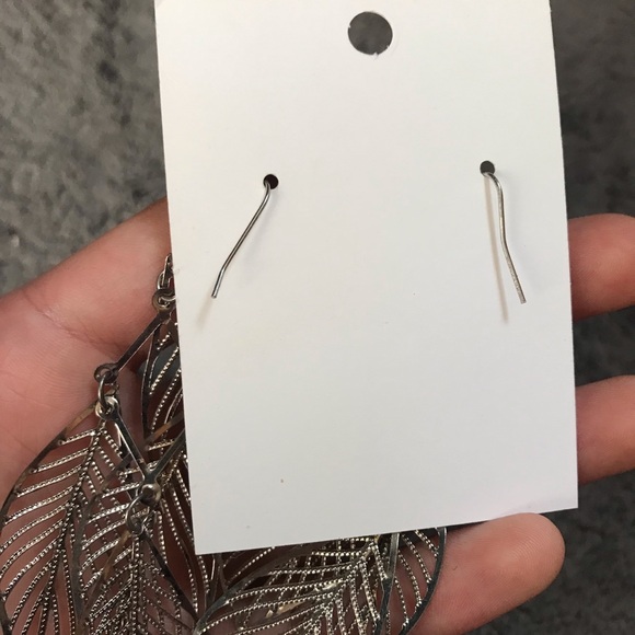 NWT feather earrings - Picture 3 of 4